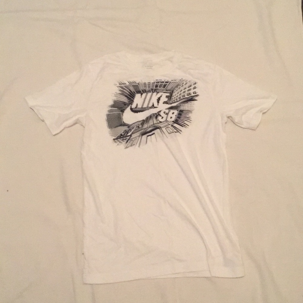 White Nike SB Youth XL Shirt